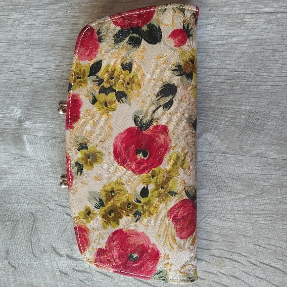 Vintage Floral Tapestry Kiss Lock Wallet 1960 - Picture 2 of 8